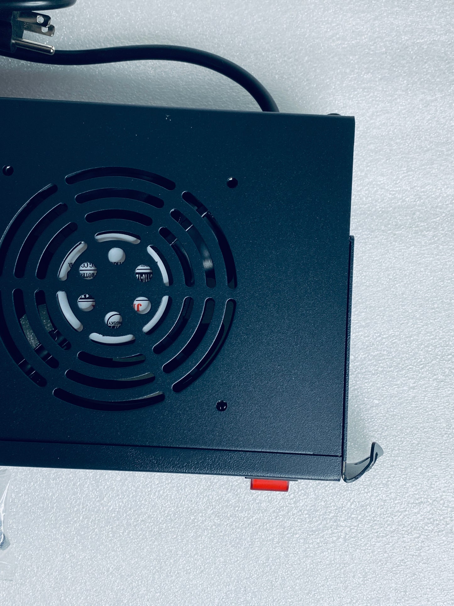 NavePoint Black Rack Cabinet Mounted Server Cooling System With 2 Fans - (READ)