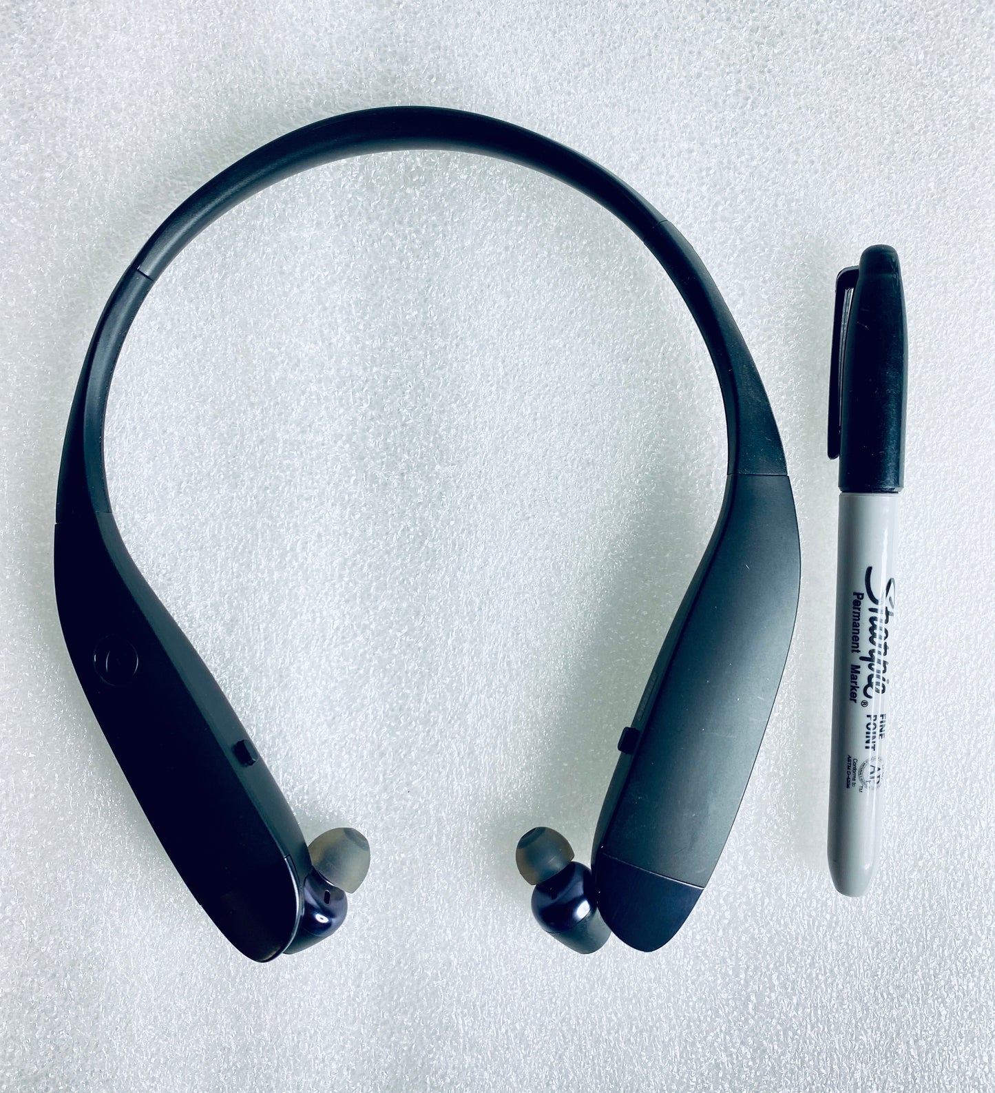 #111 - Insignia Wireless Bluetooth In-Ear Headset With Built-In Microphone, NS-CAHBTEBNC-B - (IN CONDITION AS SHOWN)