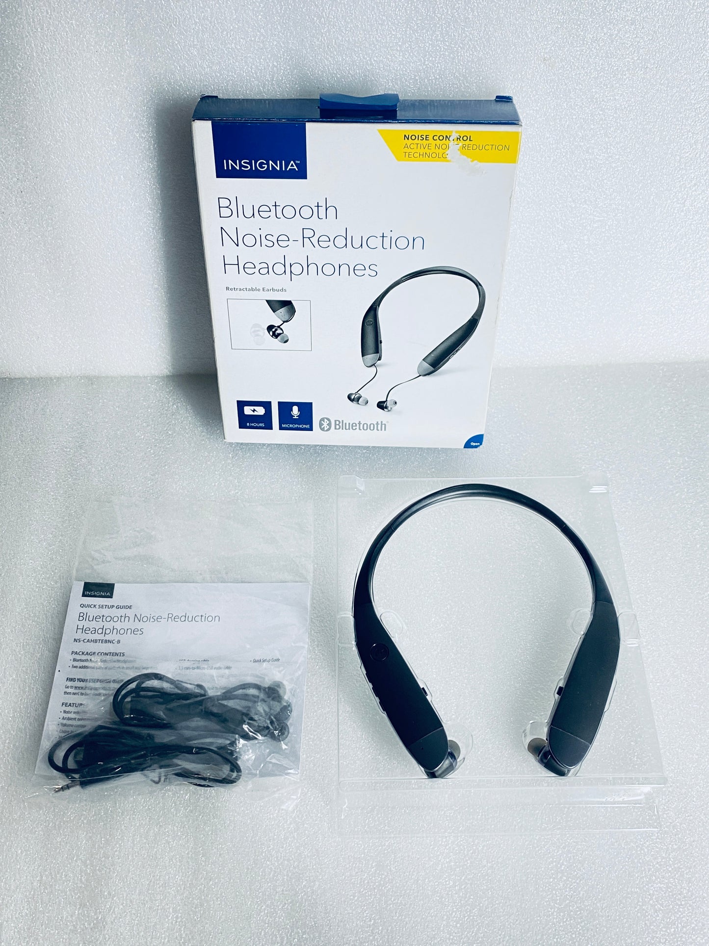 insignia Wireless Bluetooth In-Ear Headset W/Microphone, NS-CAHBTEBNC - (READ)