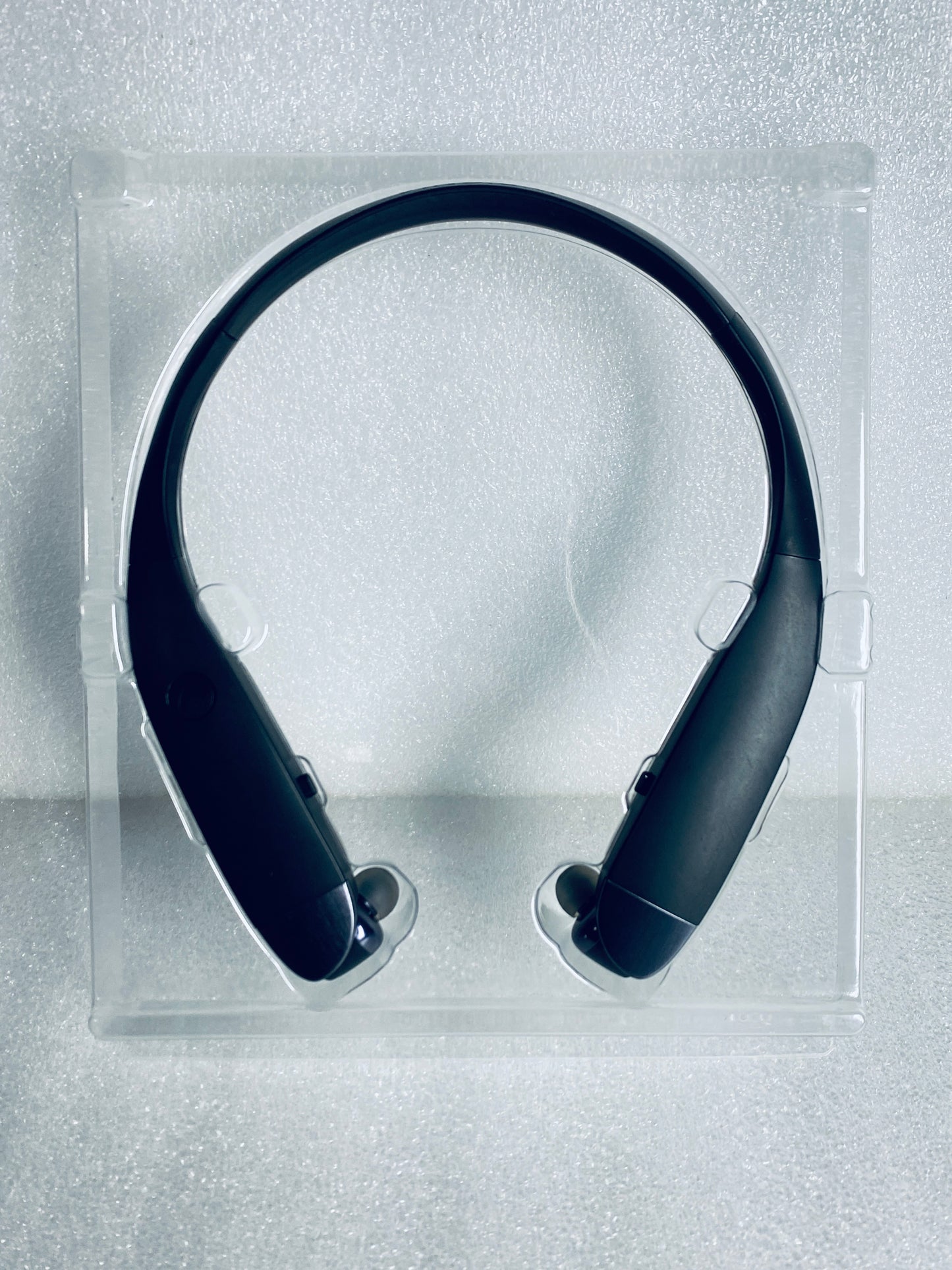 insignia Wireless Bluetooth In-Ear Headset W/Microphone, NS-CAHBTEBNC - (READ)