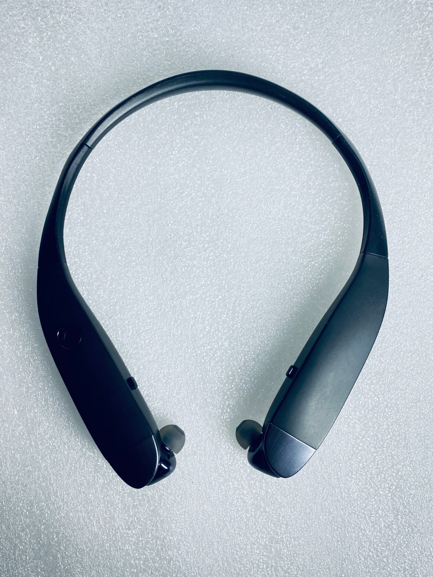 insignia Wireless Bluetooth In-Ear Headset W/Microphone, NS-CAHBTEBNC - (READ)