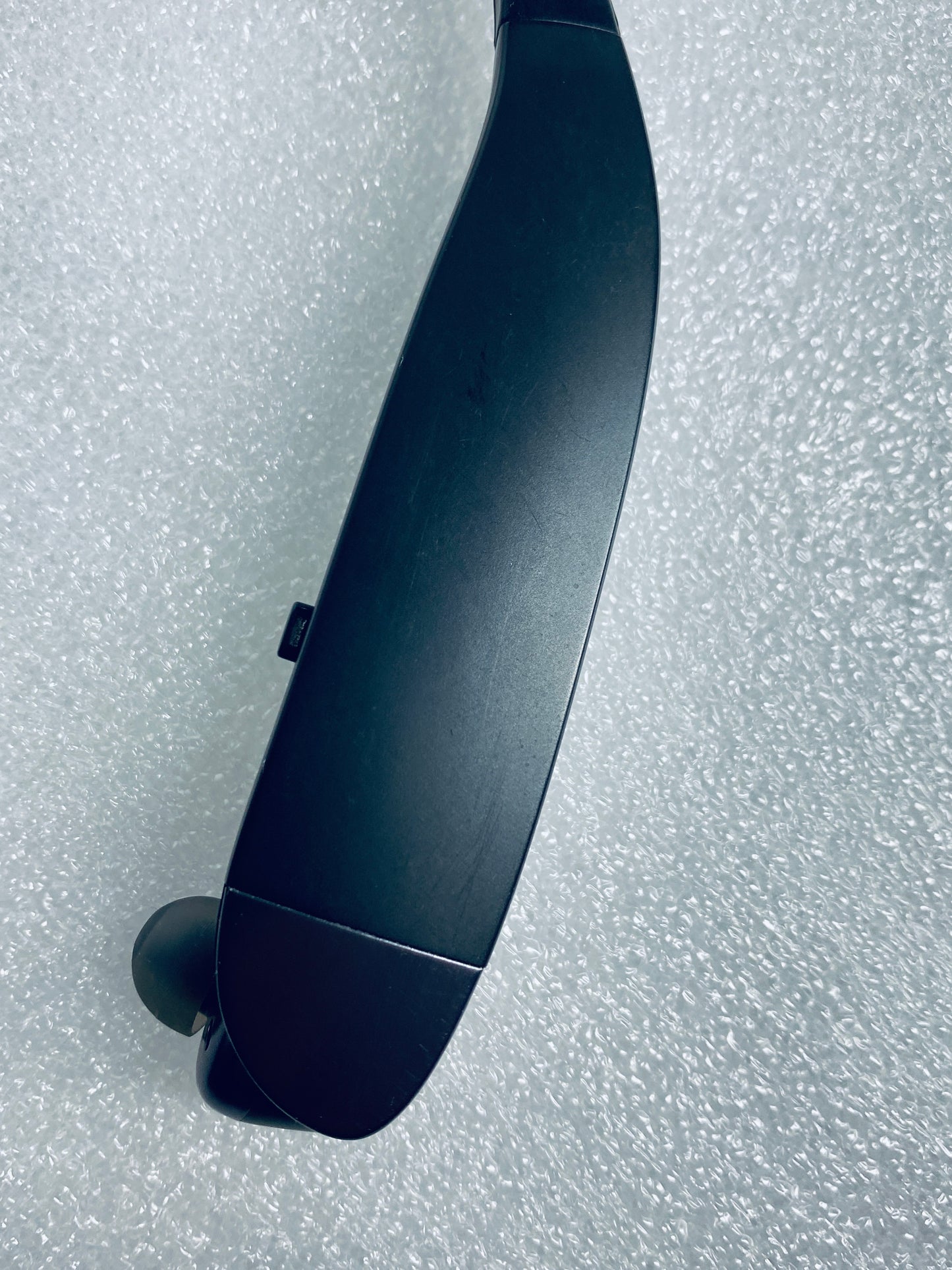 insignia Wireless Bluetooth In-Ear Headset W/Microphone, NS-CAHBTEBNC - (READ)