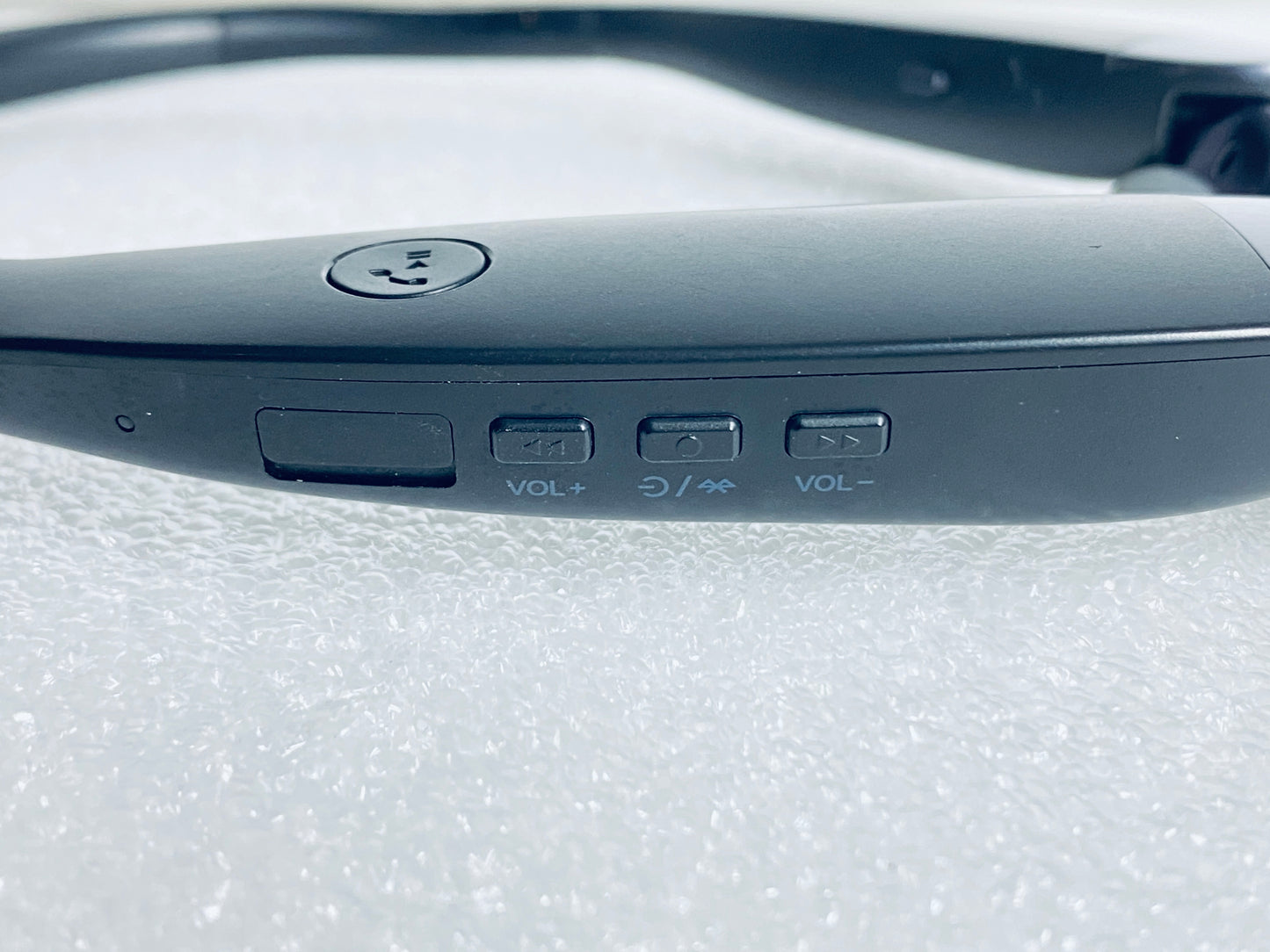 insignia Wireless Bluetooth In-Ear Headset W/Microphone, NS-CAHBTEBNC - (READ)