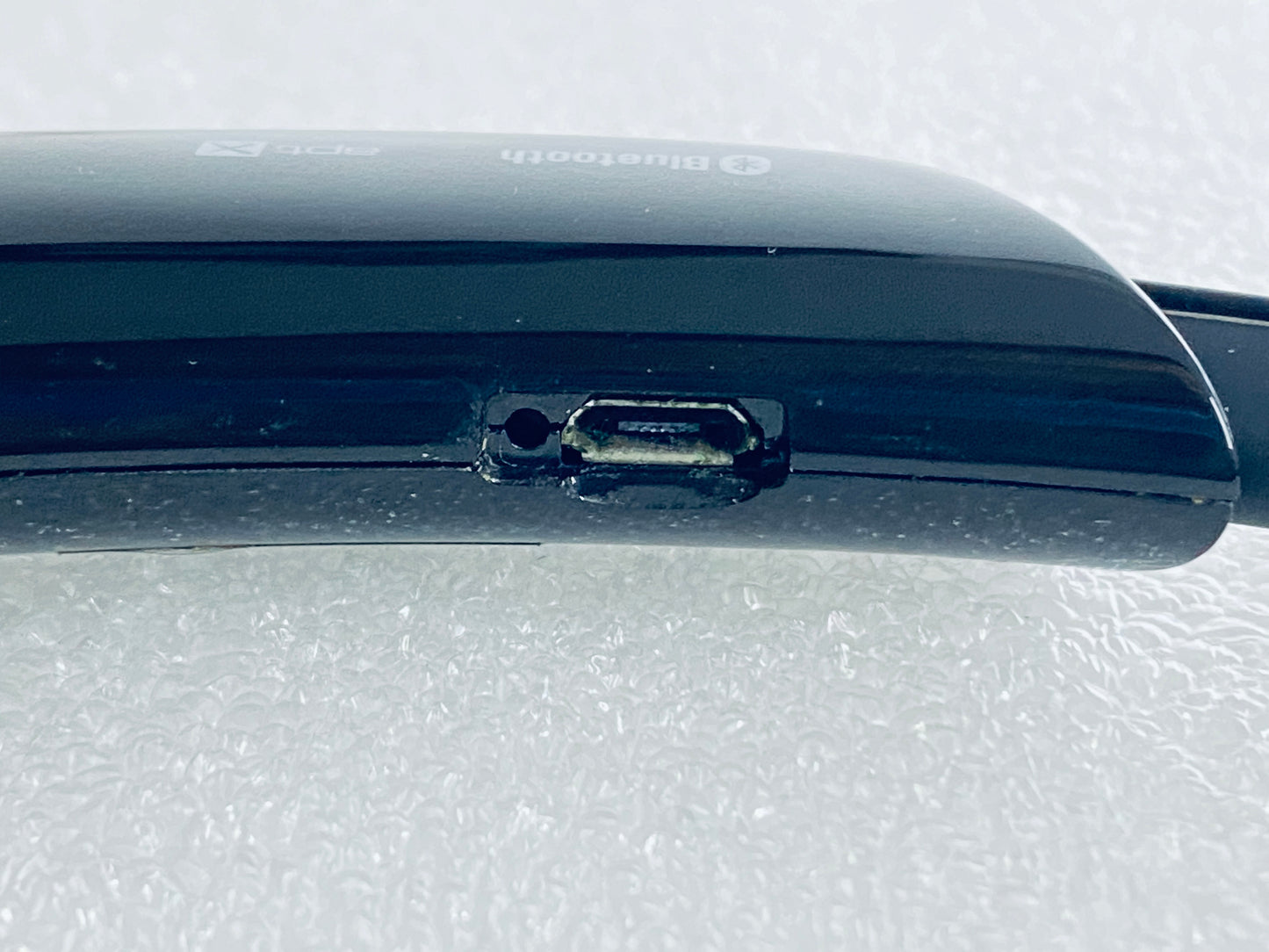 Insignia NS-CAHBTEB01-B Wireless Bluetooth In-Ear Headset W/ Microphone