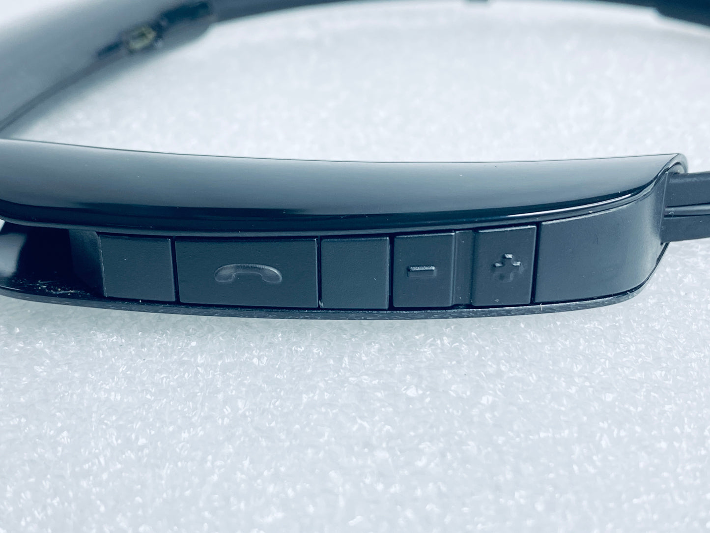 Insignia NS-CAHBTEB01-B Wireless Bluetooth In-Ear Headset W/ Microphone