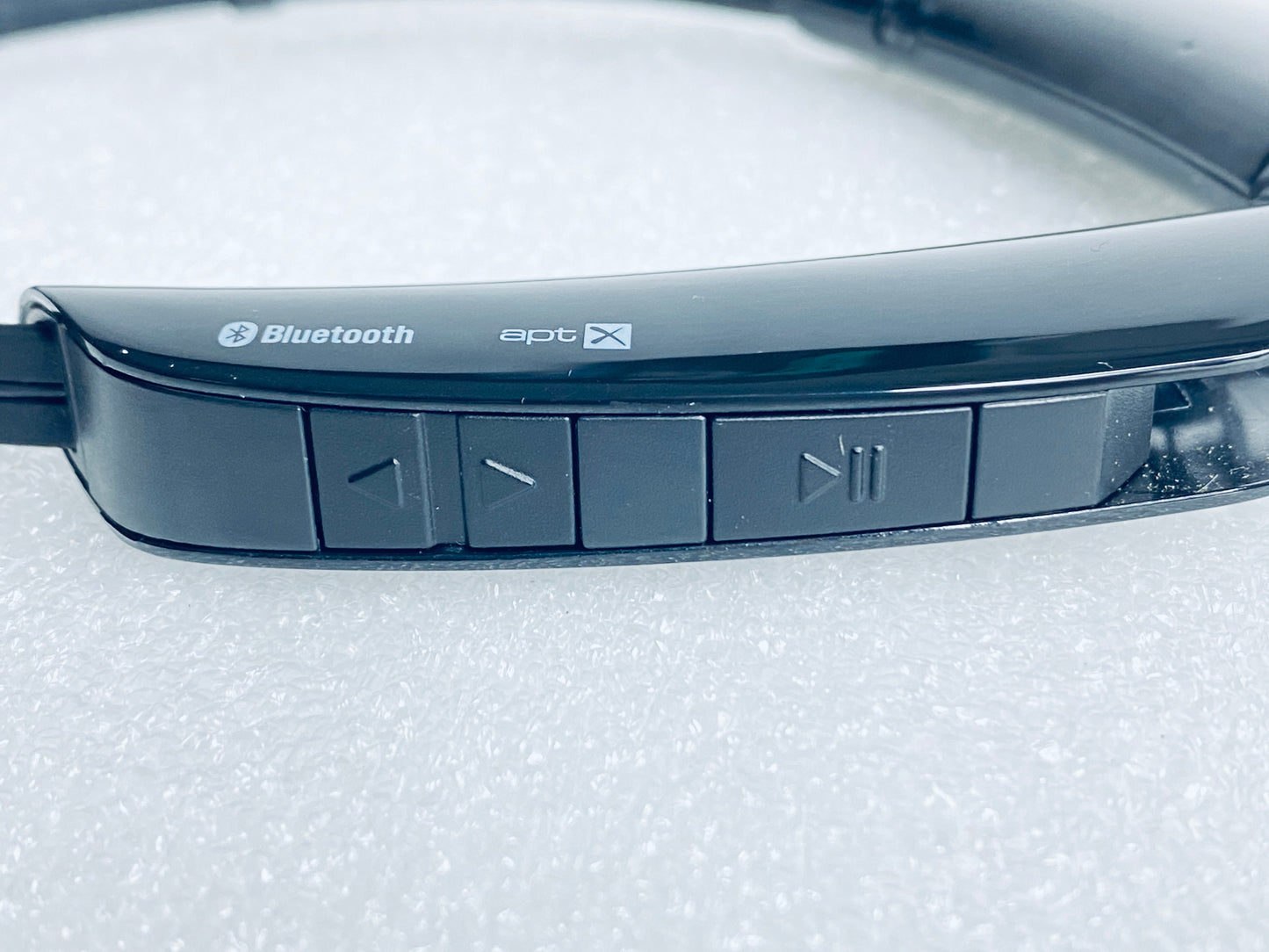 Insignia NS-CAHBTEB01-B Wireless Bluetooth In-Ear Headset W/ Microphone