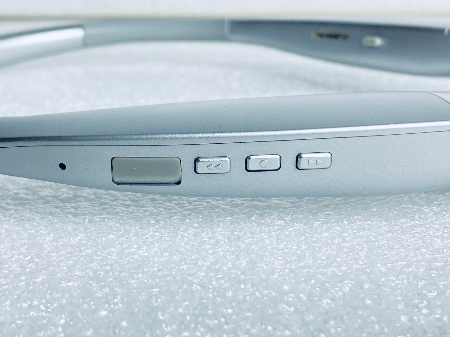 Insignia Bluetooth Noise-Canceling Wireless In-Ear Silver Headset NS-CAHBTEBNC-S