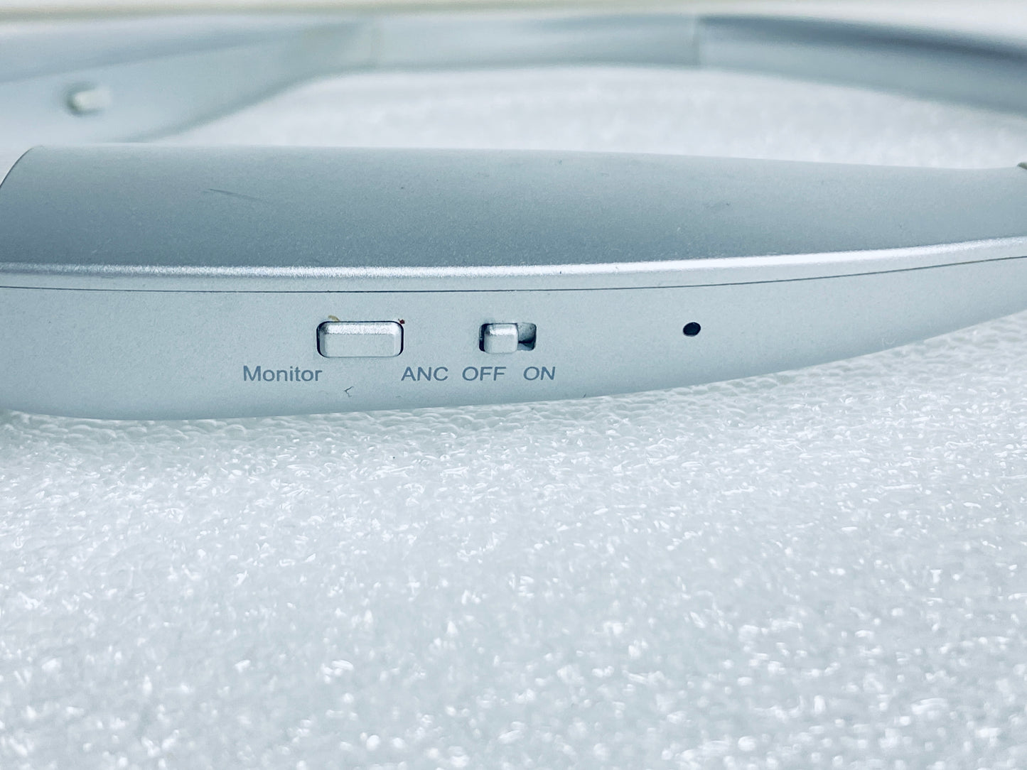 Insignia Bluetooth Noise-Canceling Wireless In-Ear Silver Headset NS-CAHBTEBNC-S