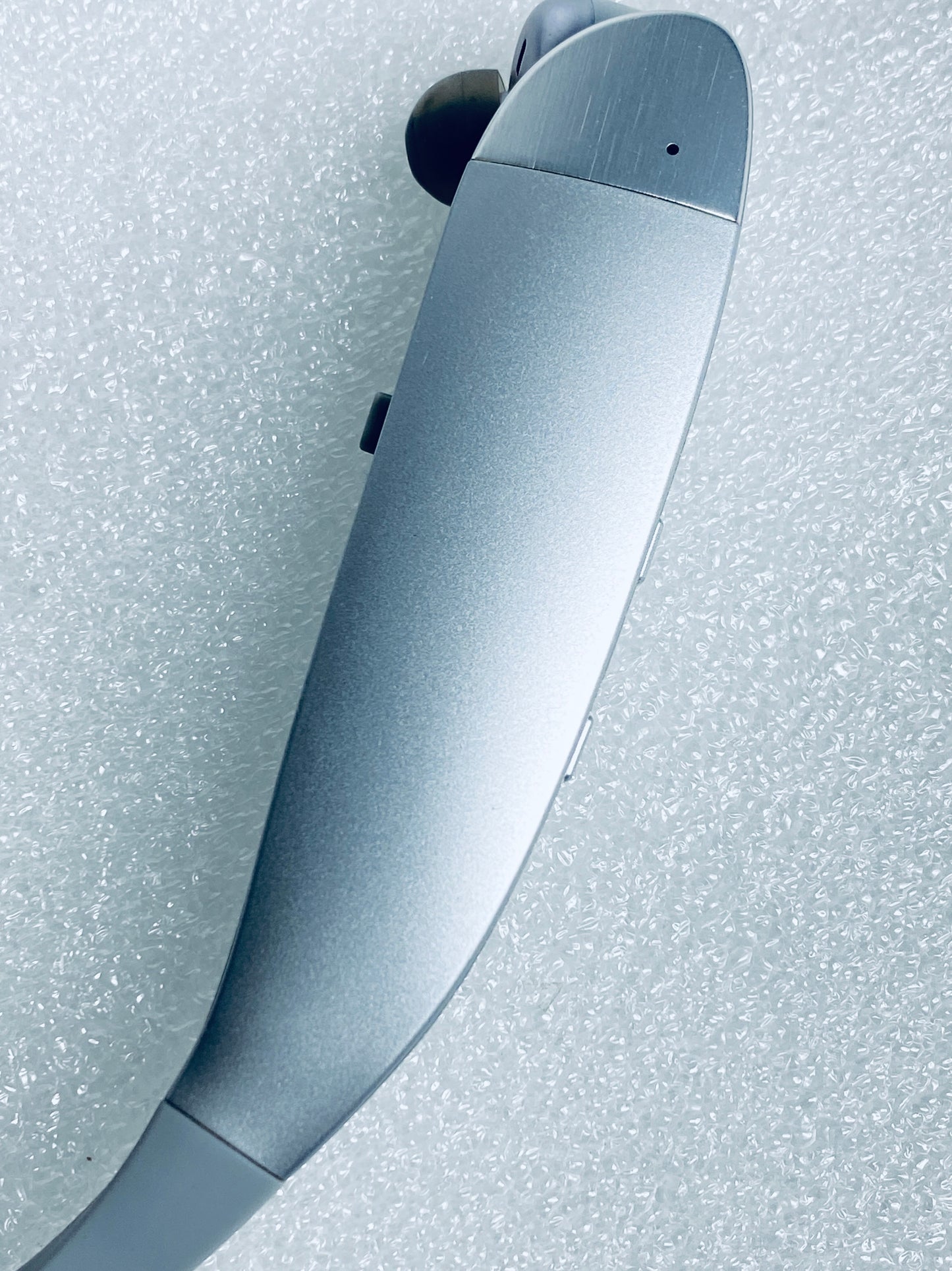 Insignia Bluetooth Noise-Canceling Wireless In-Ear Silver Headset NS-CAHBTEBNC-S