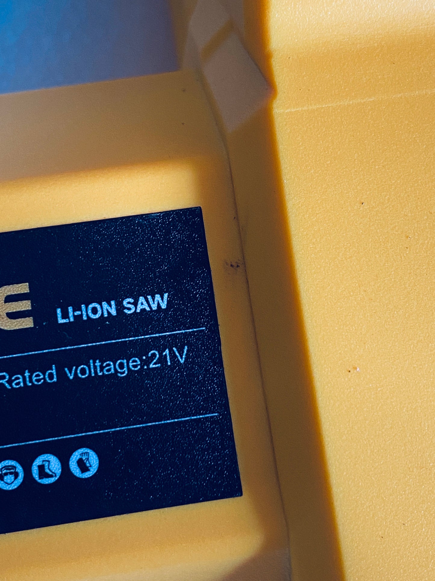 New Other - Biusine 14” Cordless Chainsaw With (2) 21V Batteries & Charger