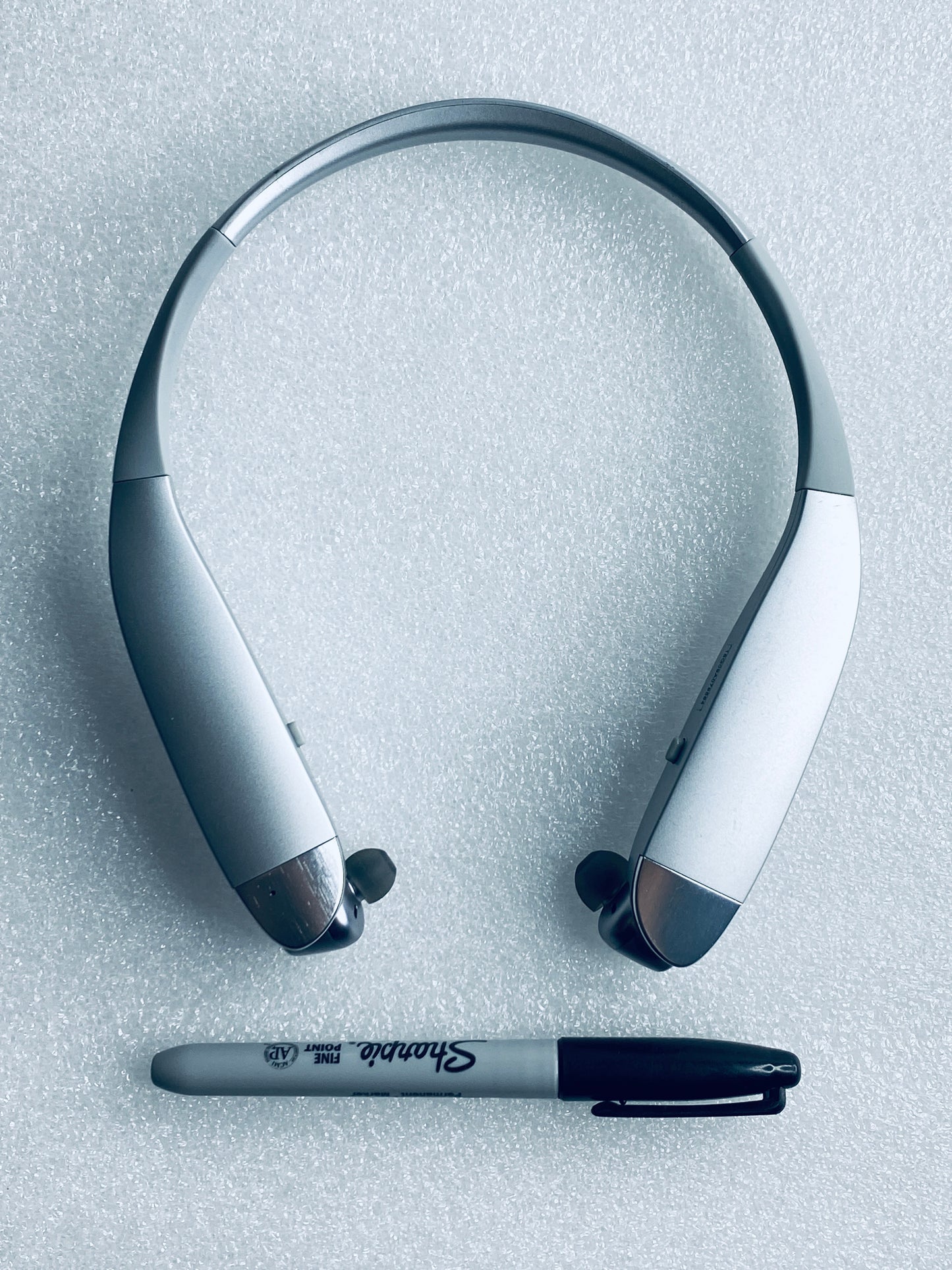 #131 - Insignia Wireless Bluetooth In-Ear Headset With Built-In Microphone, NS-CAHBTEBNC-S - (IN CONDITION AS SHOWN)