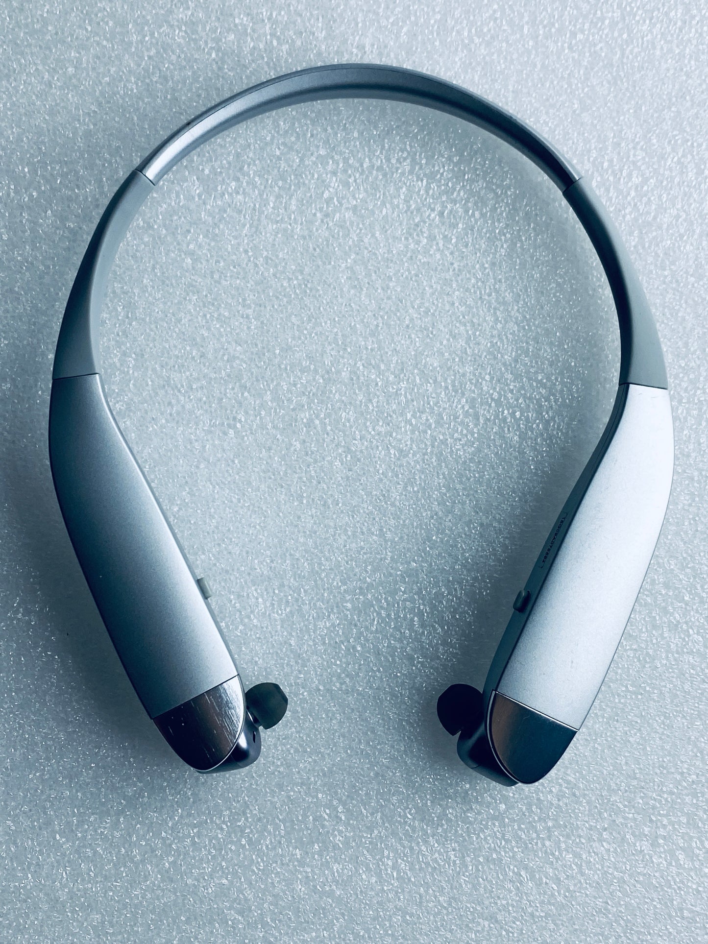 #131 - Insignia Wireless Bluetooth In-Ear Headset With Built-In Microphone, NS-CAHBTEBNC-S - (IN CONDITION AS SHOWN)