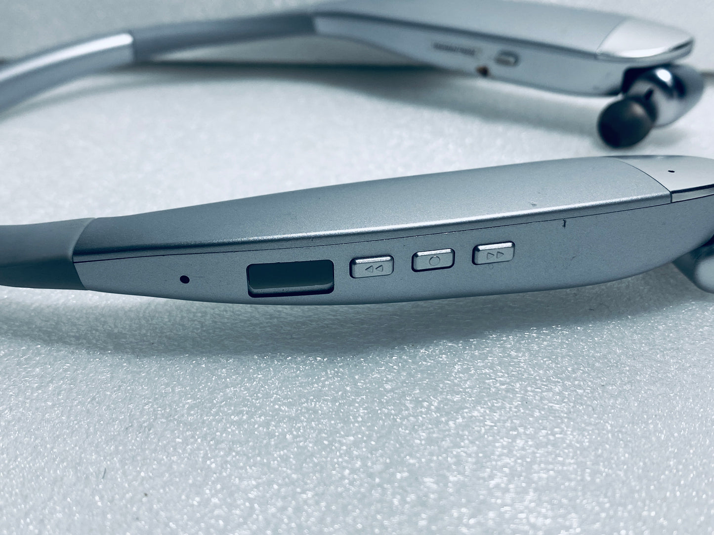 #149 - Insignia Wireless Bluetooth In-Ear Headset With Built-In Microphone, NS-CAHBTEBNC-S - (IN CONDITION AS SHOWN)