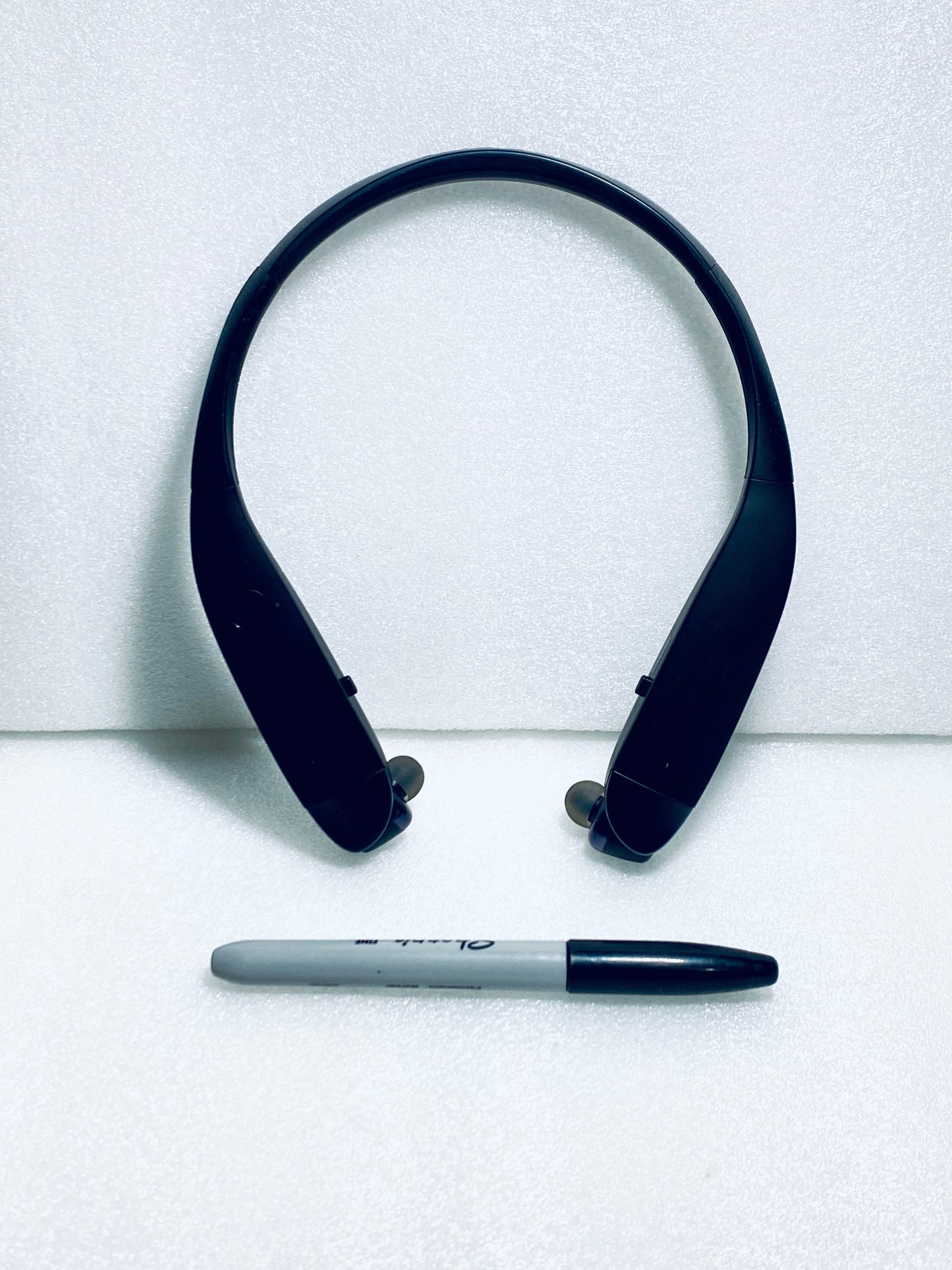 #150 - Insignia Wireless Bluetooth In-Ear Headset With Built-In Microphone, NS-CAHBTEBNC-B - (IN CONDITION AS SHOWN)