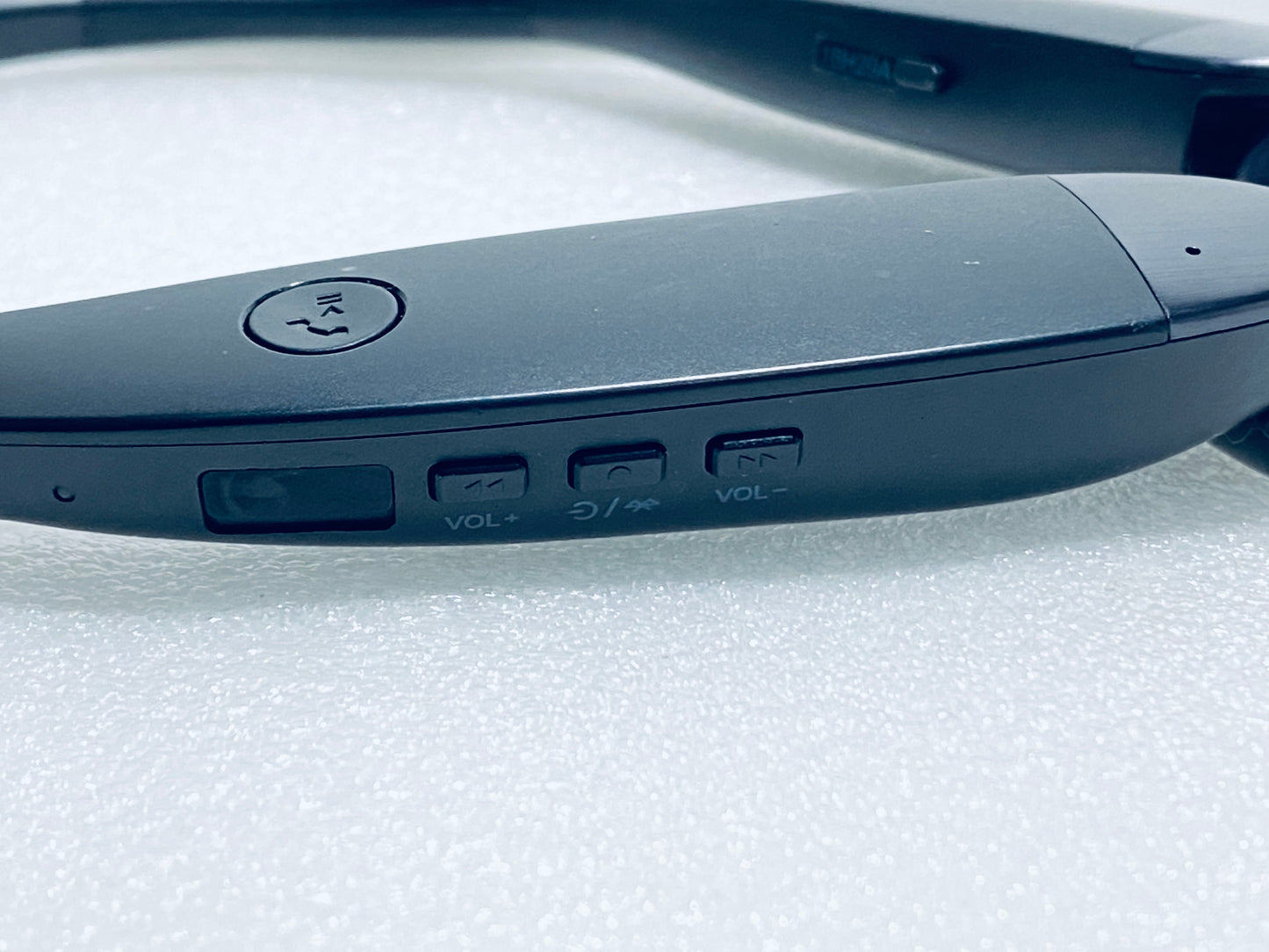 #150 - Insignia Wireless Bluetooth In-Ear Headset With Built-In Microphone, NS-CAHBTEBNC-B - (IN CONDITION AS SHOWN)