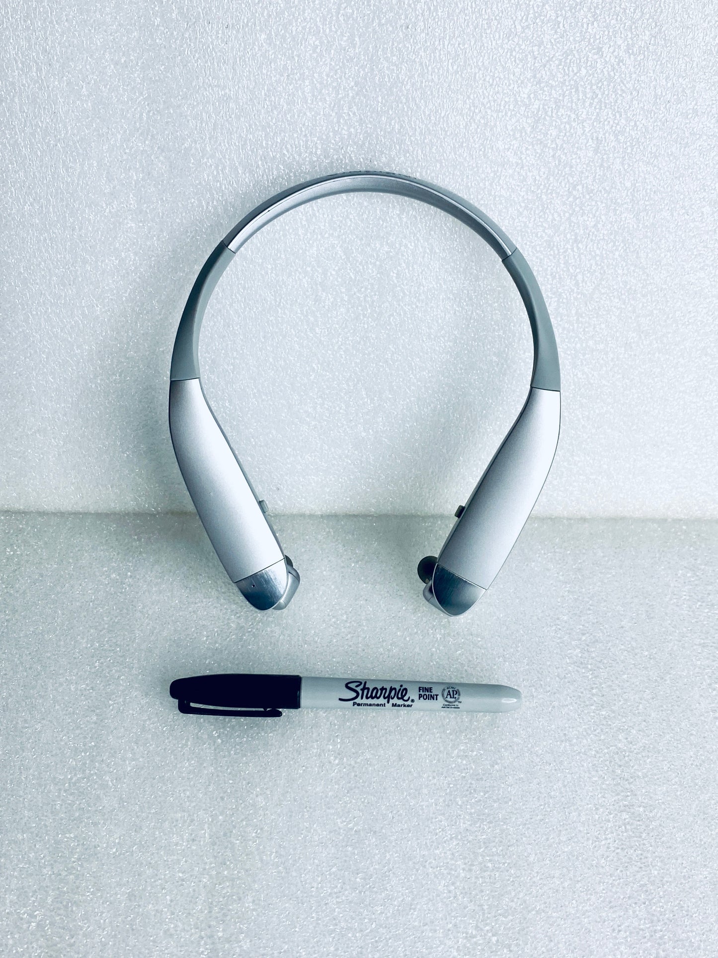 #173 - Insignia Wireless Bluetooth In-Ear Headset With Built-In Microphone, NS-CAHBTEBNC-S - (IN CONDITION AS SHOWN)