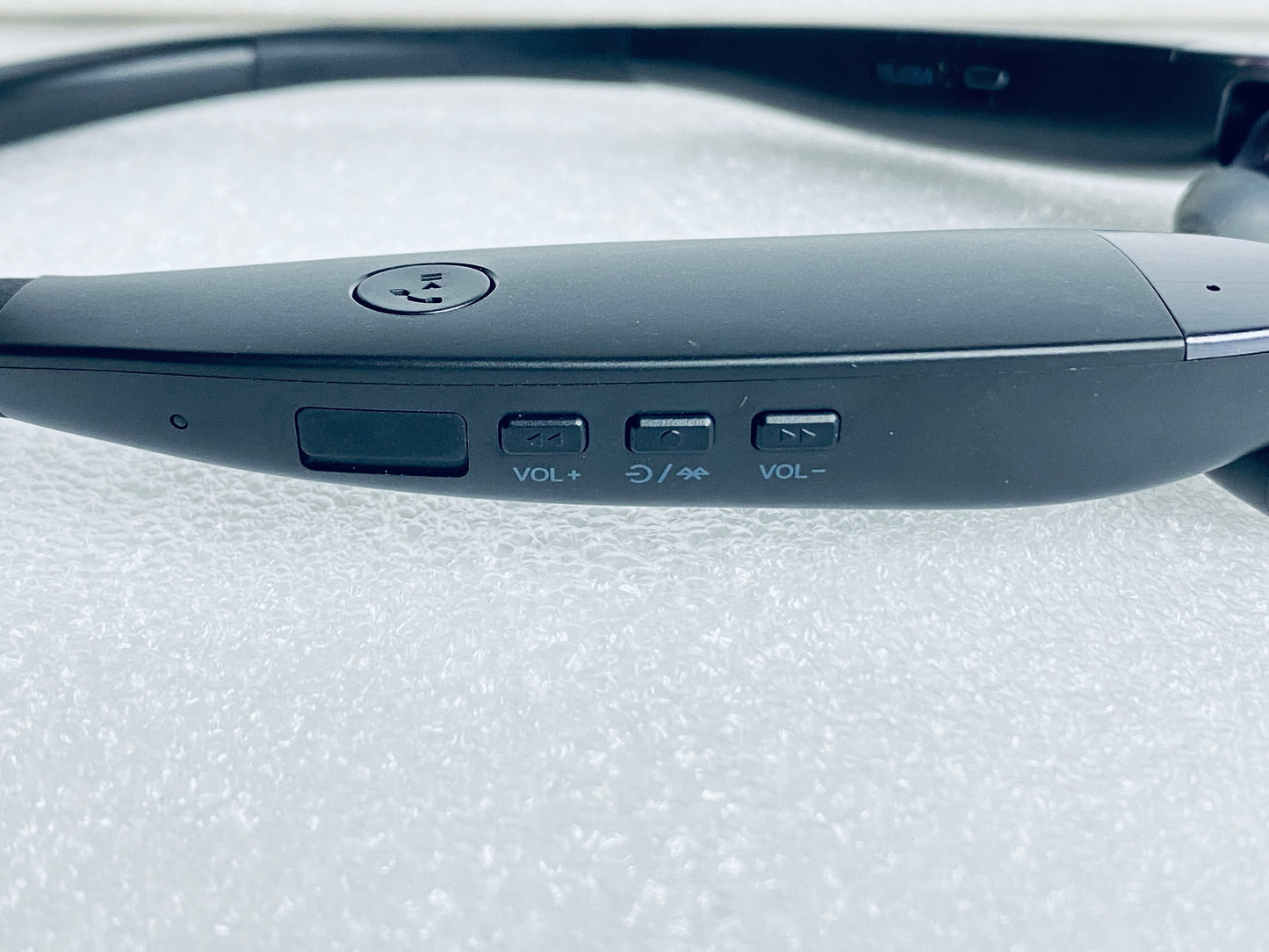 #174 - Insignia Wireless Bluetooth In-Ear Headset With Built-In Microphone, NS-CAHBTEBNC-B - (IN CONDITION AS SHOWN)