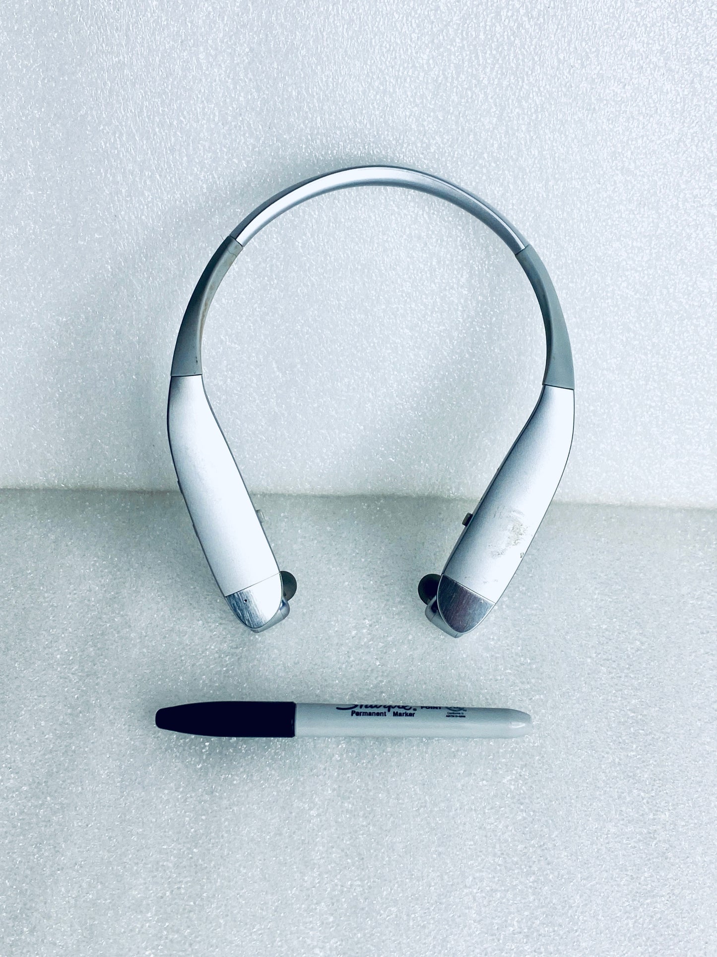 #192 - Insignia Wireless Bluetooth In-Ear Headset With Built-In Microphone, NS-CAHBTEBNC-S - (IN CONDITION AS SHOWN)