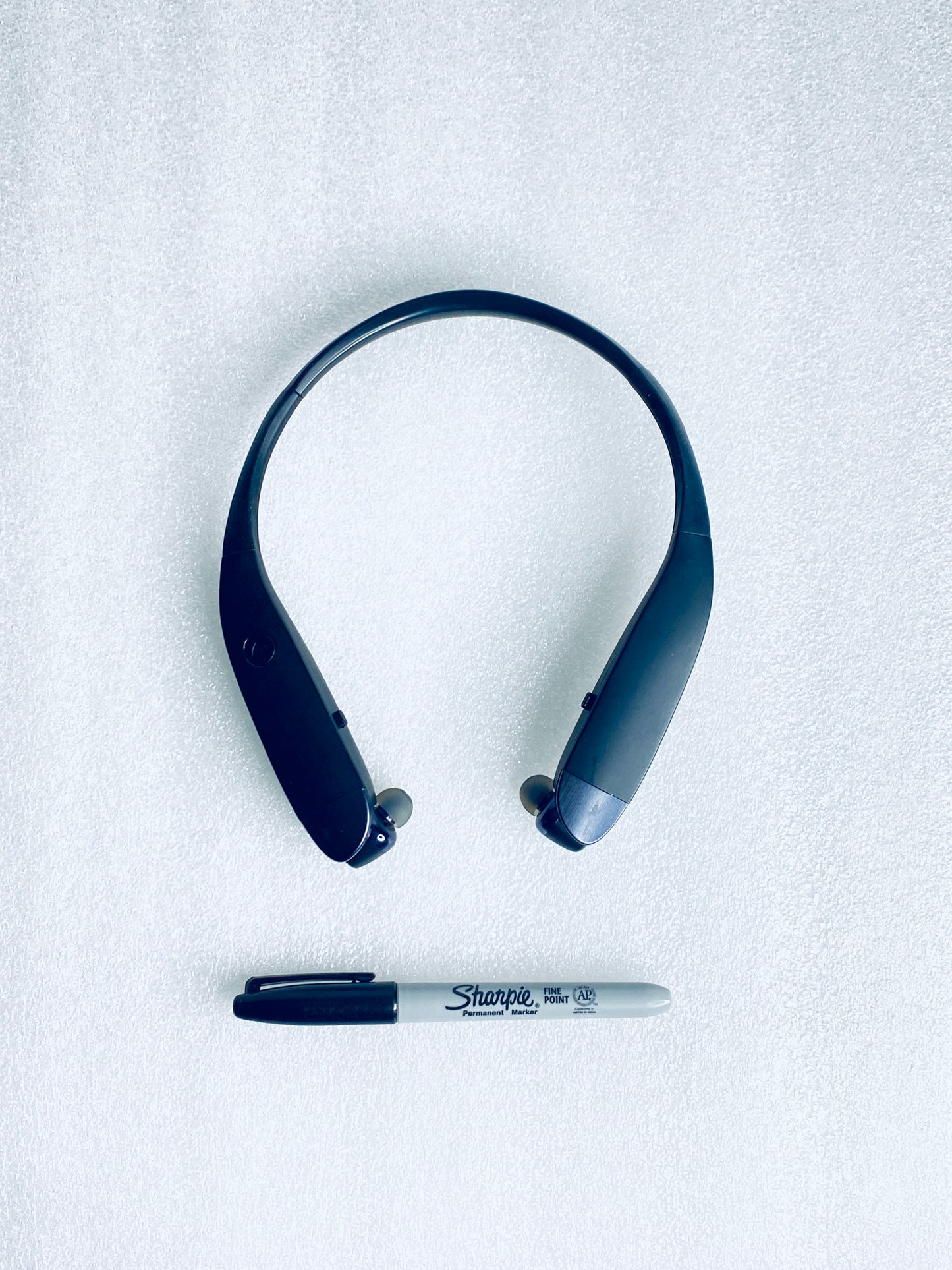 #193 - Insignia Wireless Bluetooth In-Ear Headset With Built-In Microphone, NS-CAHBTEBNC-B - (IN CONDITION AS SHOWN)