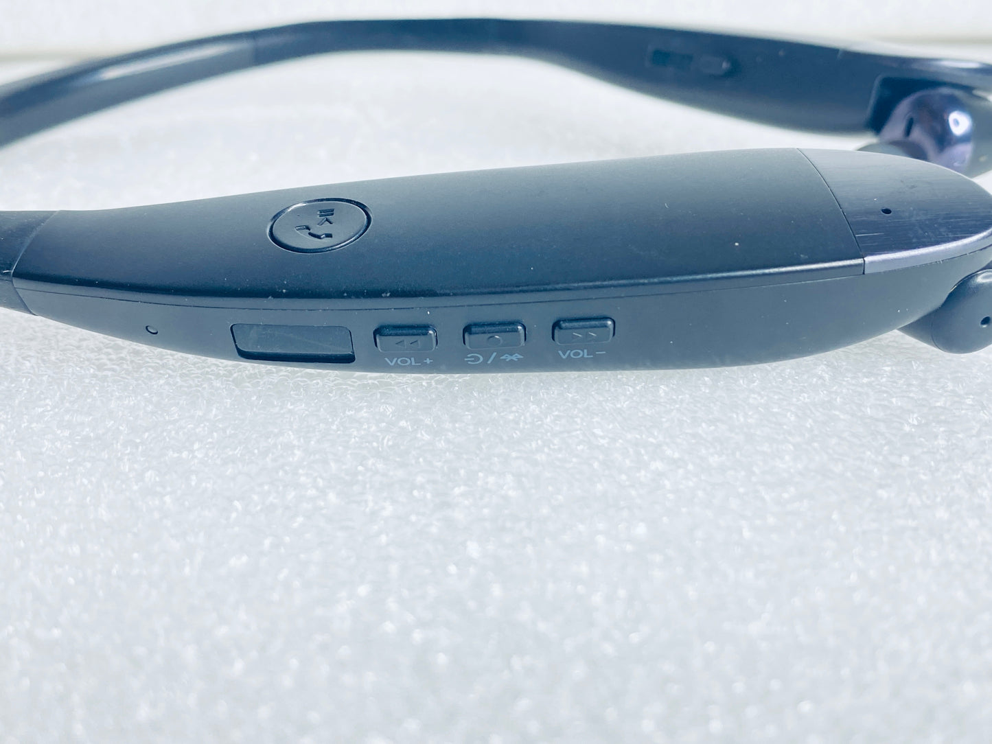 #193 - Insignia Wireless Bluetooth In-Ear Headset With Built-In Microphone, NS-CAHBTEBNC-B - (IN CONDITION AS SHOWN)