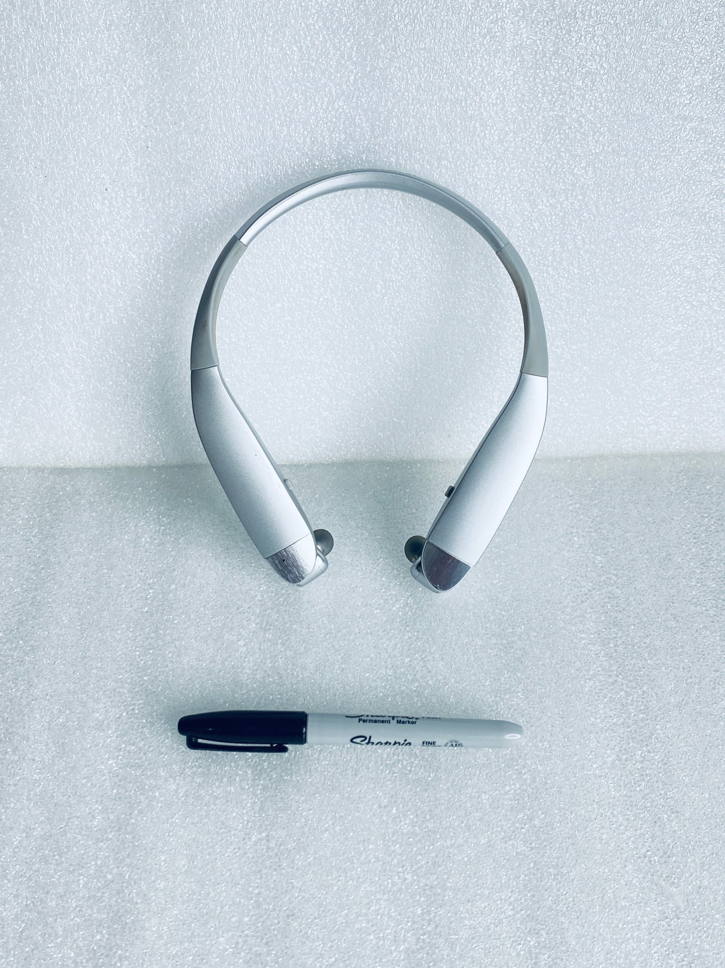 #213 - Insignia Wireless Bluetooth In-Ear Headset With Built-In Microphone, NS-CAHBTEBNC-S - (IN CONDITION AS SHOWN)