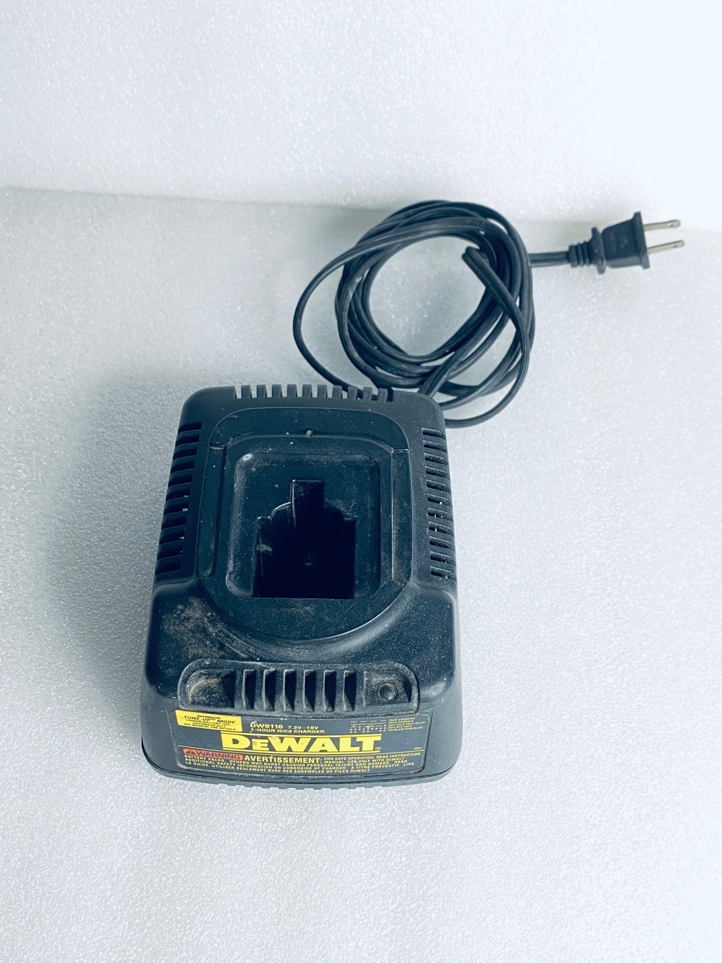 dewalt DW9116 18V Battery Charger, Charger Only