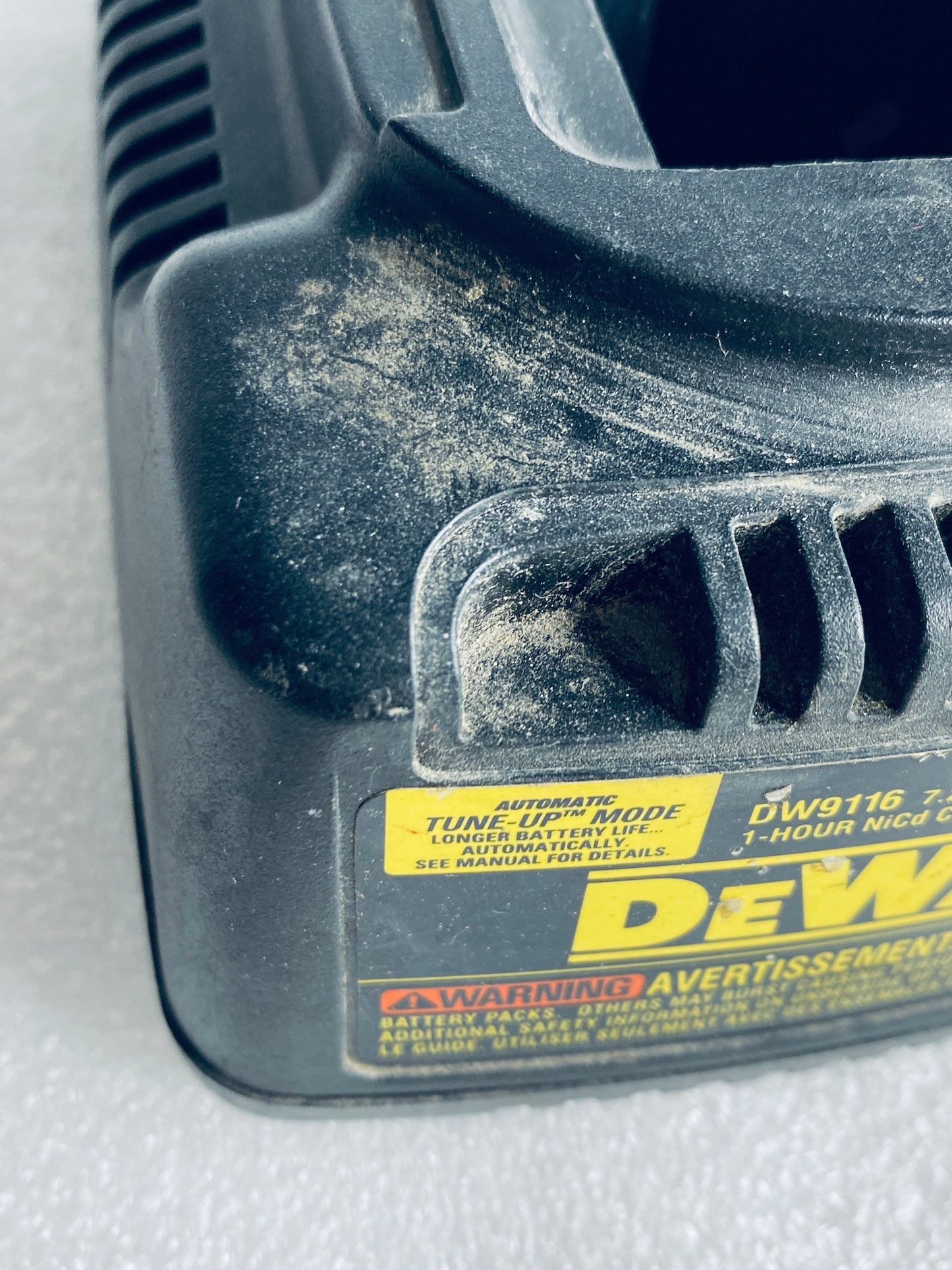 dewalt DW9116 18V Battery Charger, Charger Only